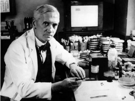 Alexander Fleming ve své laboratoři